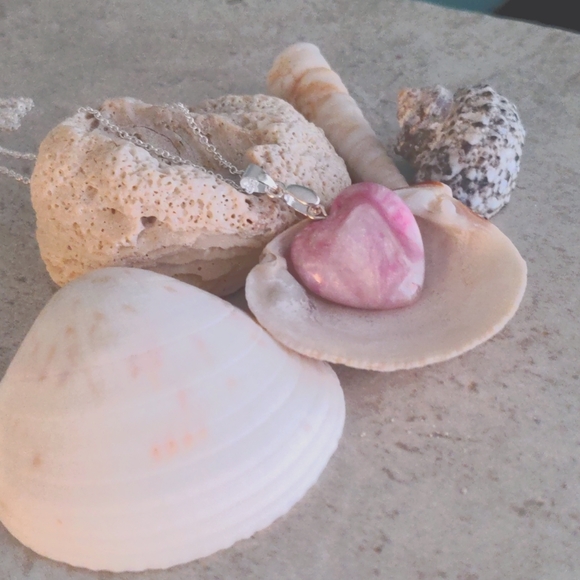 Beautiful Faux Rose Quartz Necklace - Picture 3 of 6